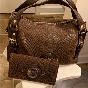 Hand bag with matching wallet